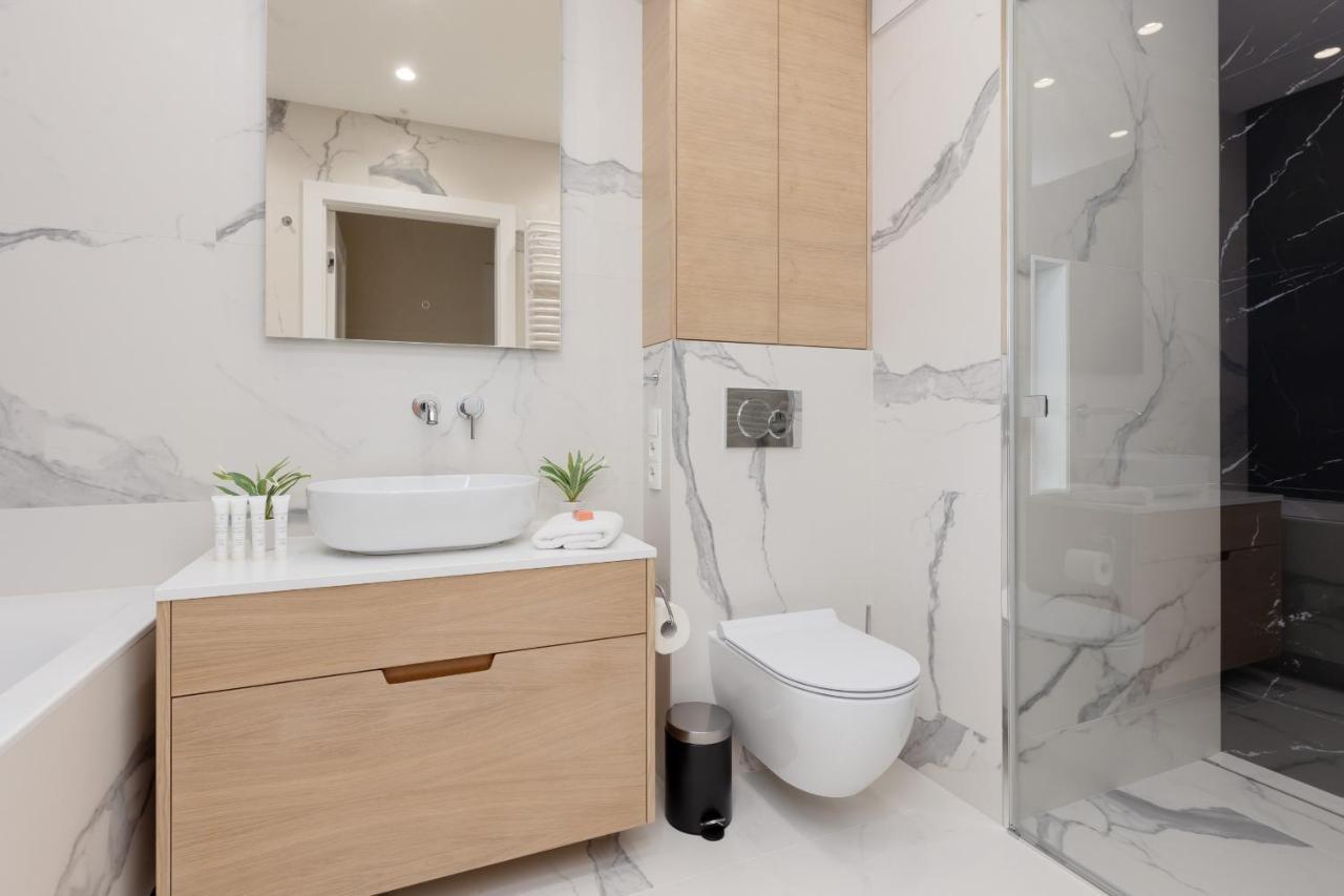Deluxe Apartment Wronia 45 With Ac, Parking & Balcony By Renters Prestige Varsovia Exterior foto